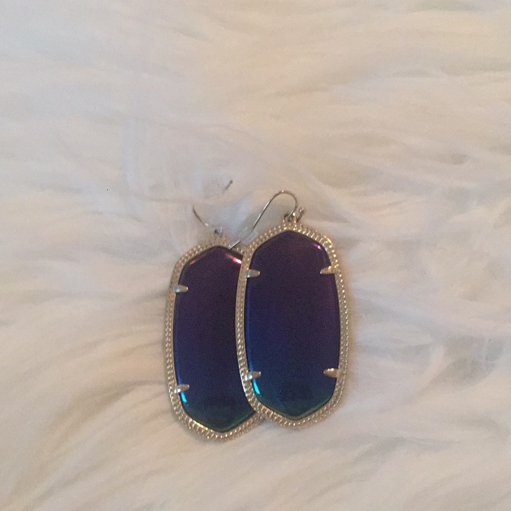 RARE Kendra Scott iridescent earrings!